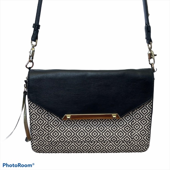 🌸Stella & Dot Crossbody! - Picture 1 of 11